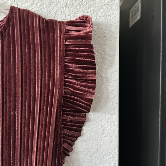 WORTHINGTON Wine Maroon Velvet Flutter Sleeve Tank - XL - Picture 2 of 7